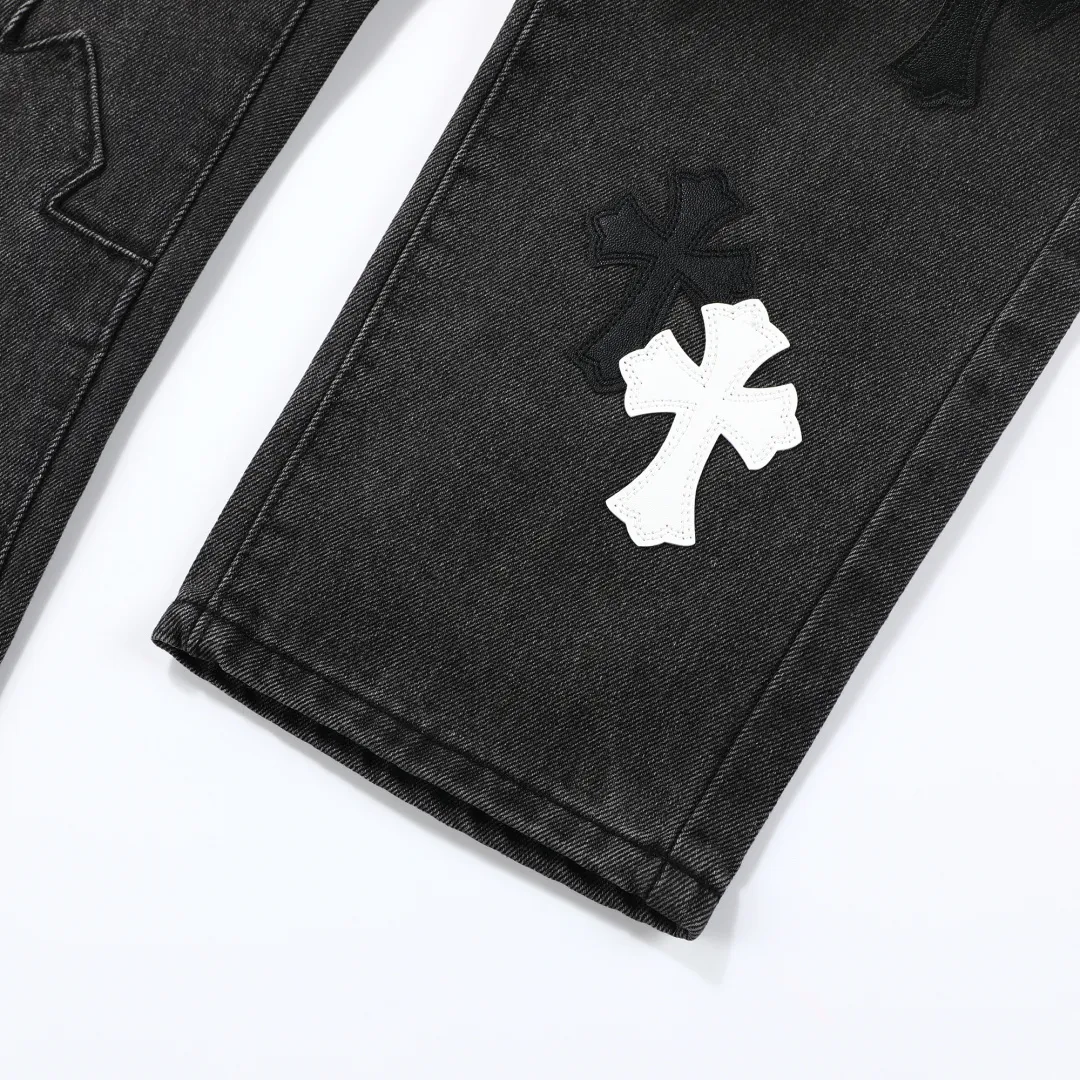P270 💰 (Top version) Chrome Hearts Ma Siwei's same CH Chrome Hearts heavy-duty splicing high street jeans exudes uninhibited personality and unique charm. Every wear and tear is carefully designed to present a unique artistic feel. Made of imported denim fabric, which has undergone heavy industrial washing and destruction treatment, the trousers show a super cool effect on the upper body, allowing you to dominate the fashion stage.  This is more than just a pair of jeans, it is an expression of attitude. With its unique design concept and ultimate pursuit of details, Croxin breaks traditional boundaries and defines the jeans trend in the new era. The trousers are made of double-layer woven fabric and matched with customized hardware, showing an incomparably beautiful and unique style, making every wearer the focus of fashion. Imported denim fabric, super heavy-duty washed and damaged, the upper body is super cool! Customized hardware, incomparably good-looking model. The production process is difficult. It has a high-street feel. Color: black Size: 28-30-32-34-36 (corresponds to S-M-L-XL-XXL)